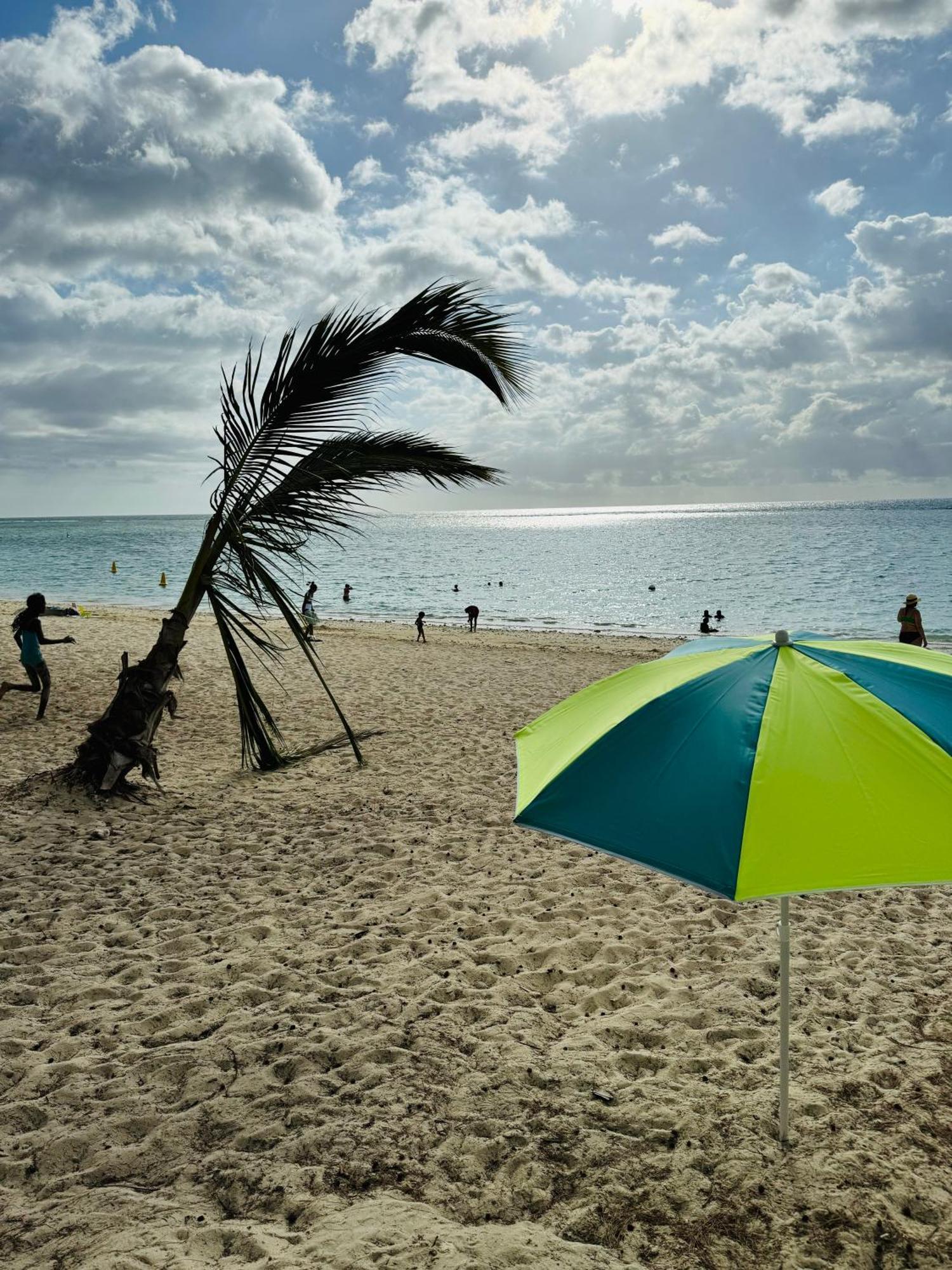 Modern Flat In Flic En Flac-Walk To The Beach 외부 사진