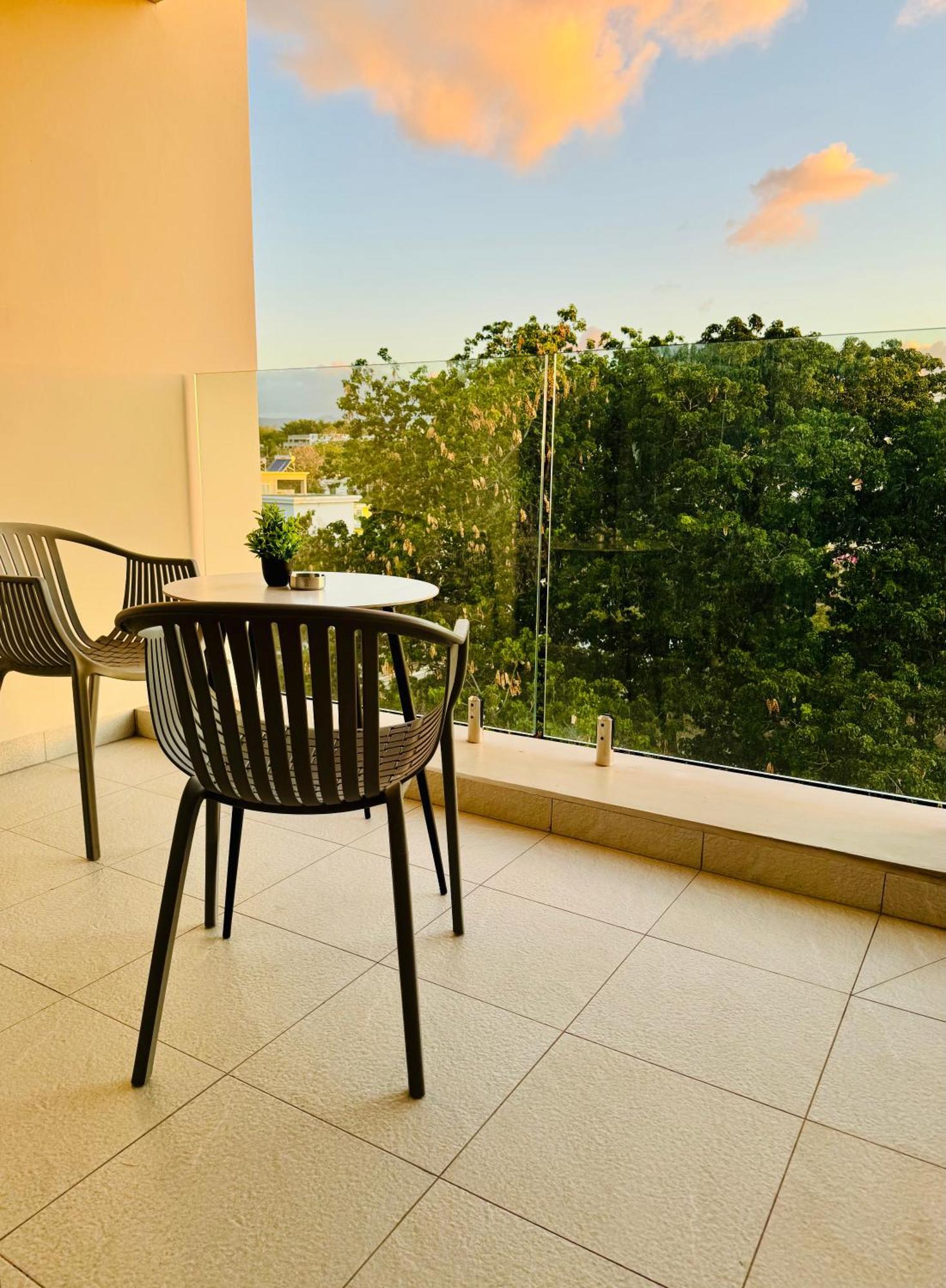 Modern Flat In Flic En Flac-Walk To The Beach 외부 사진